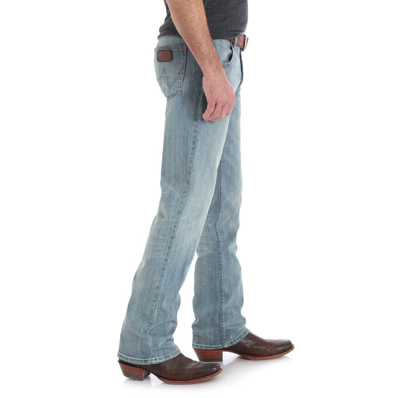 Wrangler 77MWZBR Men's Retro Slim Fit Bootcut Jeans  BR Wash, Low Rise, Cotton Spandex Denim