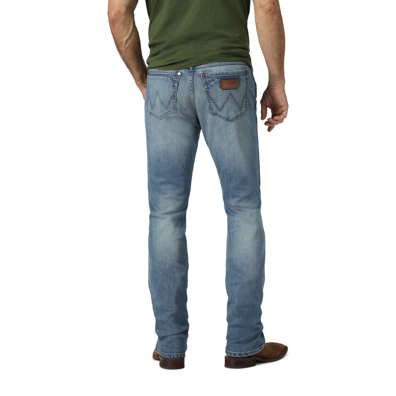 Wrangler 88MWZJK Mens Retro Jacksboro Jeans  Slim Fit, Straight Leg, Low Rise, Dark Wash