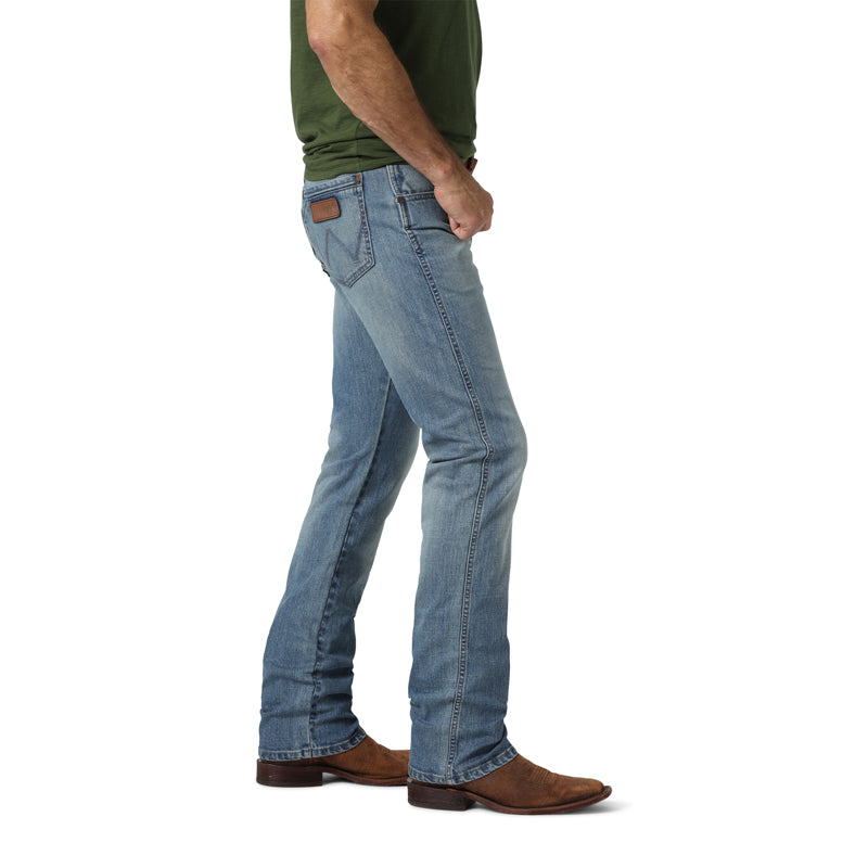 Wrangler 88MWZJK Mens Retro Jacksboro Jeans  Slim Fit, Straight Leg, Low Rise, Dark Wash