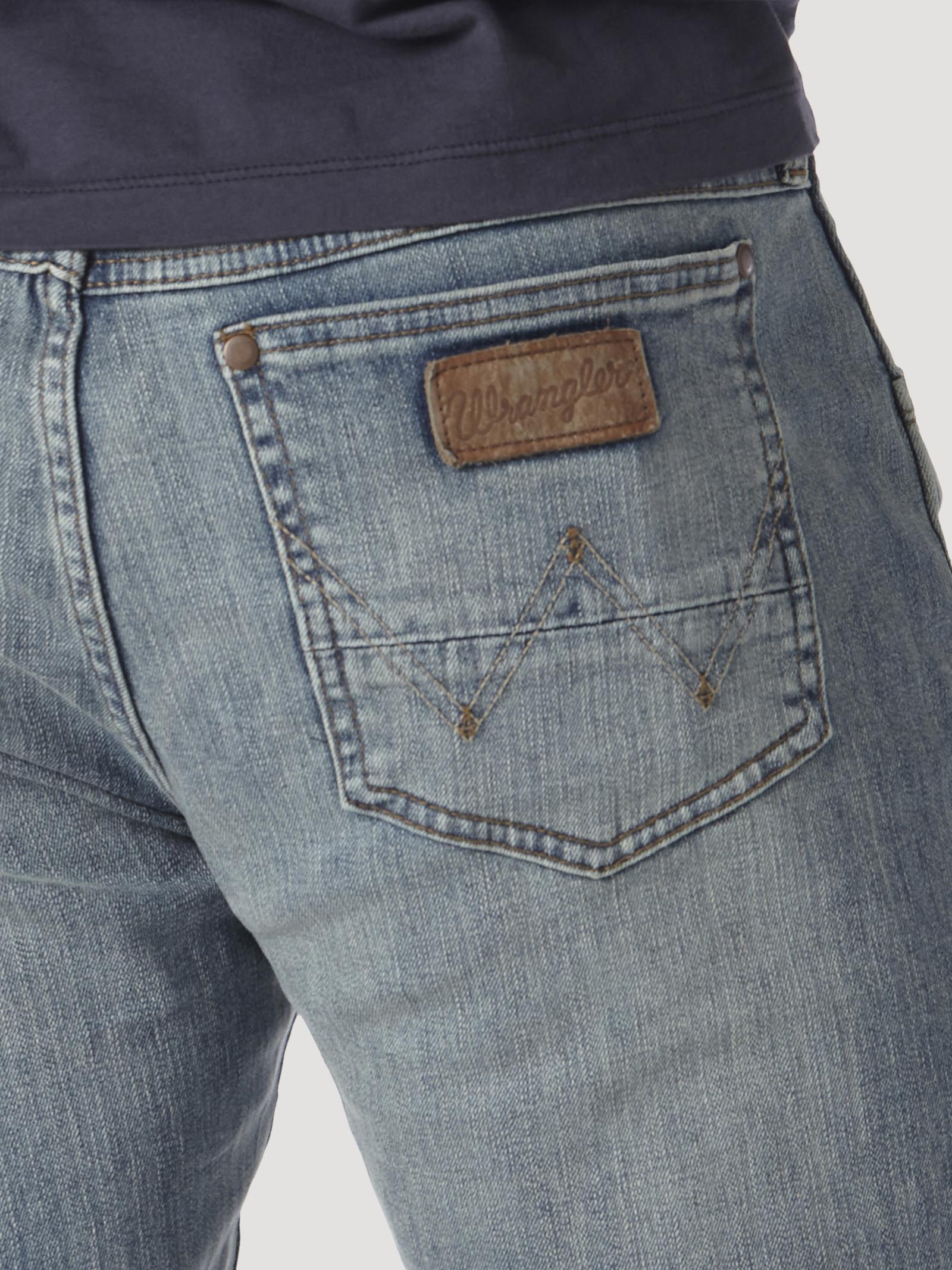 Wrangler 77MWZBR Men's Retro Slim Fit Bootcut Jeans  BR Wash, Low Rise, Cotton Spandex Denim