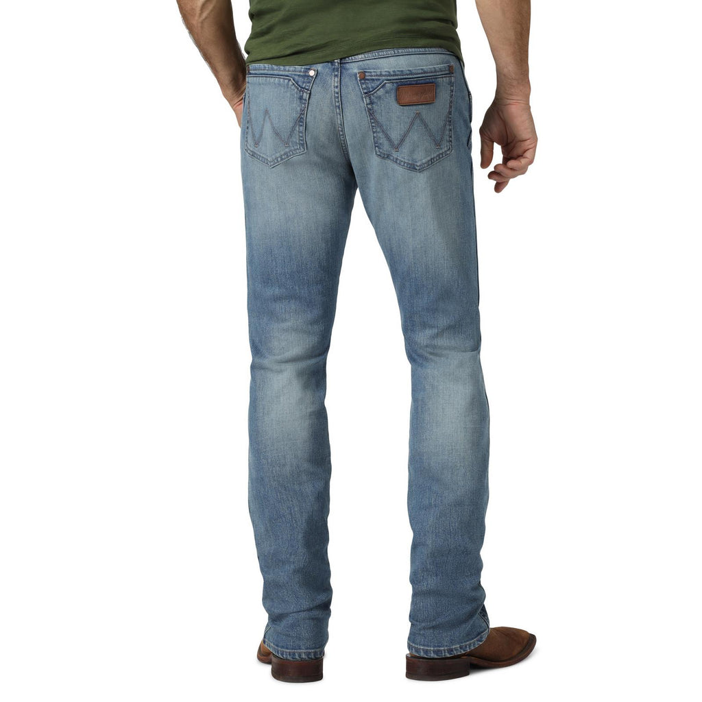 Wrangler 88MWZJK Mens Retro Jacksboro Jeans  Slim Fit, Straight Leg, Low Rise, Dark Wash